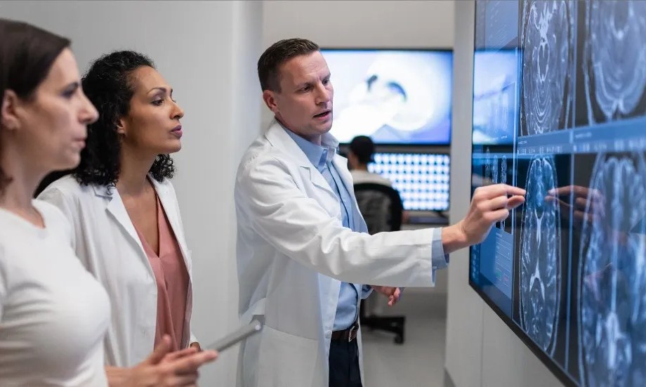 Who is a neurologist?