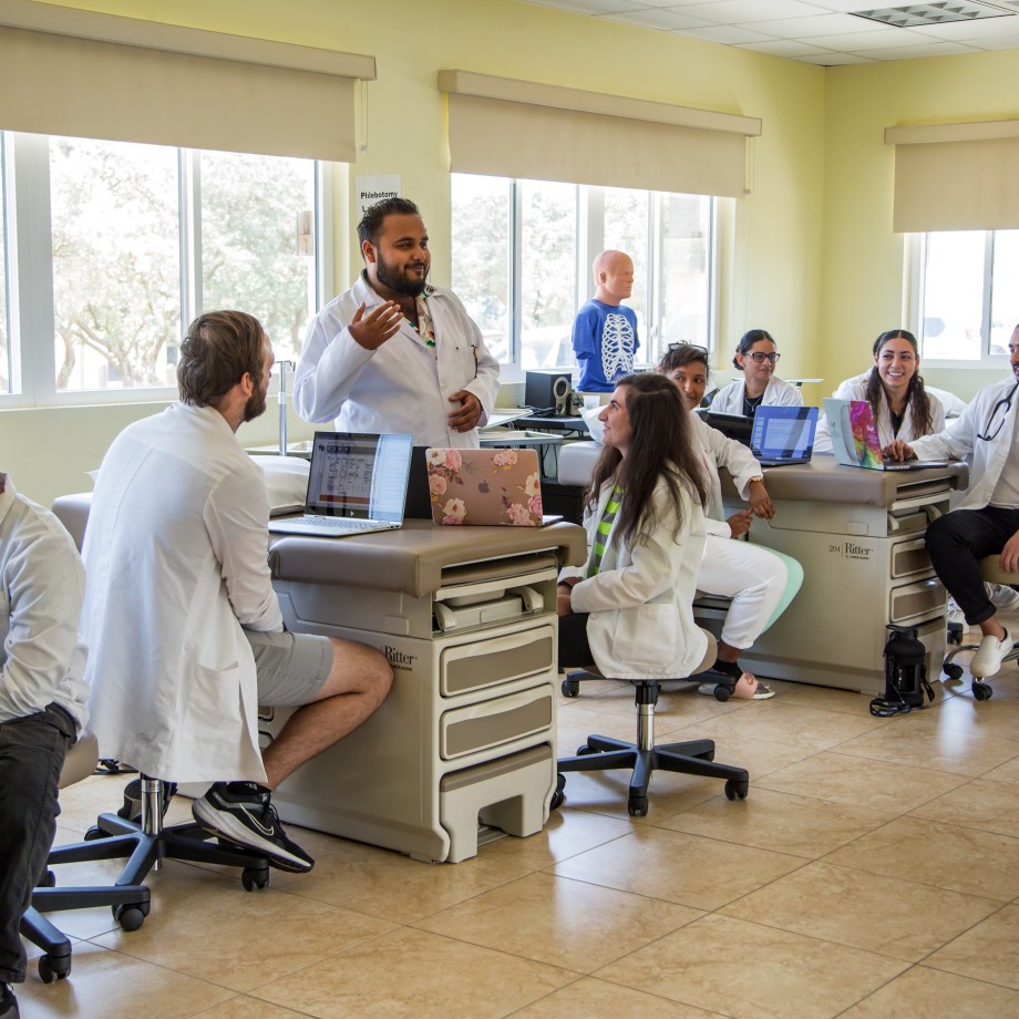 Group of Students & Staff in MUA Clinical Lab
